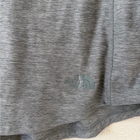 The North Face Motivation Long Sleeve Crew Women's Medium Flash Dry Thumb Holes - Picture 4 of 9